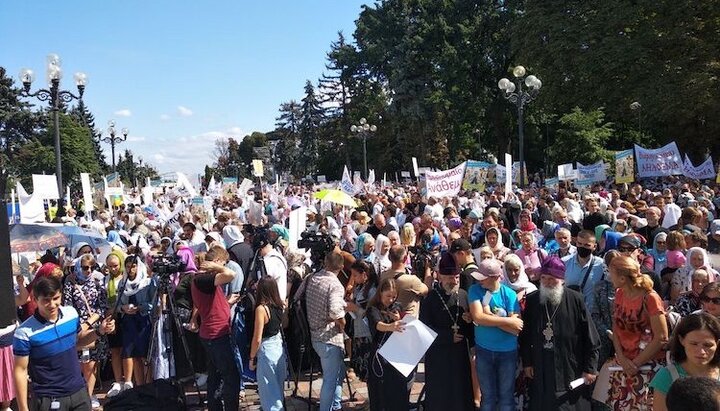 Приезд патриарха Варфоломея и молитвенное стояние УПЦ: онлайн-трансляция