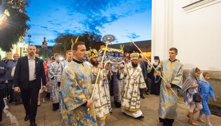 Чин погребения Плащаницы в Киево-Печерской лавре. Фото: news.church.ua