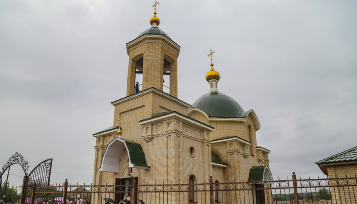 Храм в честь апостолов Петра и Павла в пгт Малиновка. Фото: izum.church.ua