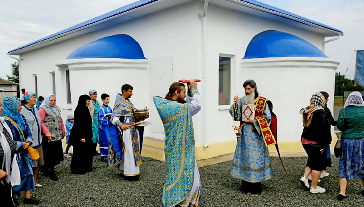 Освячення Свято-Успенського храму УПЦ у Касянівці. Фото: скріншот відео зі сторінки БФ «Фавор» у Facebook.