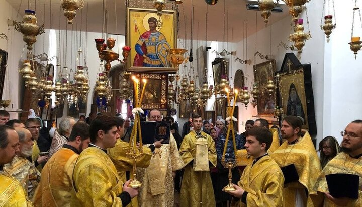 Престольный день в Михайловском храме при Александровской больнице Киева. Фото: kdais.kiev.ua