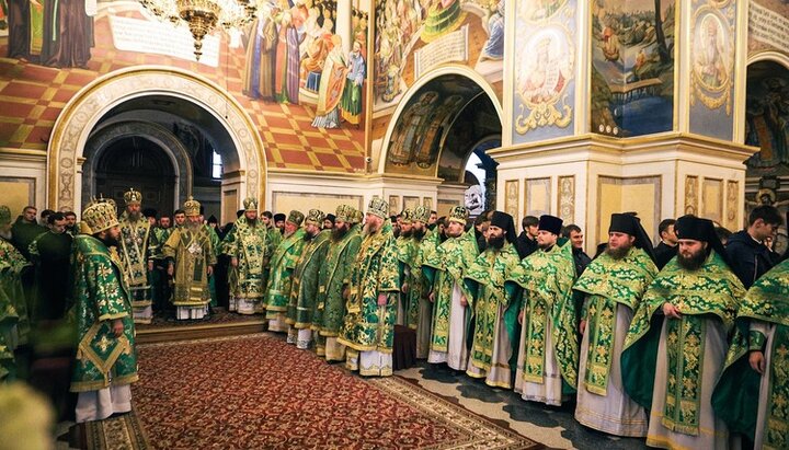 Божественная литургия в день памяти прп. Нестора Летописца и Собора святых КДА. Фото: kdais.kiev.ua