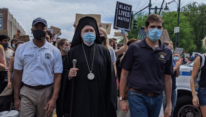 Архиепископ Элпидофор на марше BLM. Фото: greeknewsonline.com 