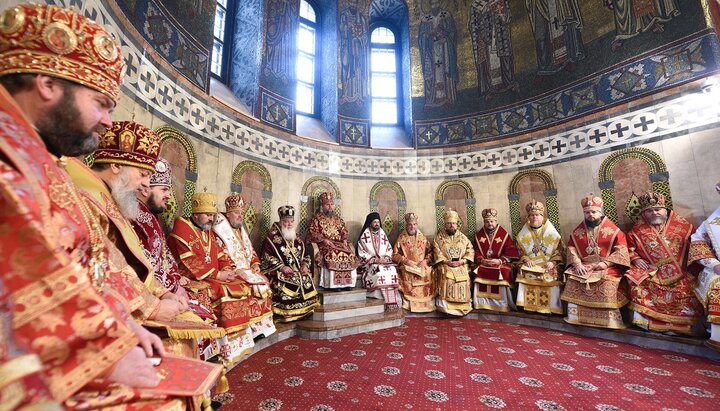 Епифаний Думенко (в центре) и представители ПЦУ. Фото: pomisna.info