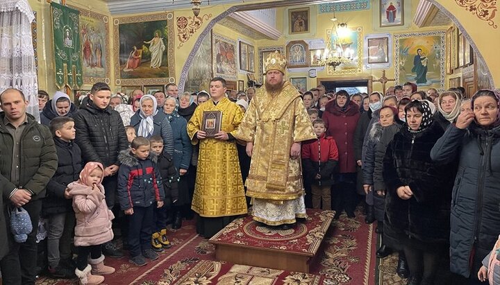 Єпископ Афанасій у Свято-Михайлівському храмі УПЦ села Грудки. Фото: pravoslavna.volyn.ua