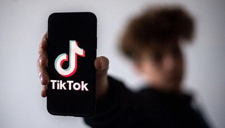 TikTok «промывает мозги» детям, внушая идеи о смене пола, – эксперты