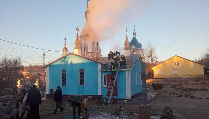 Пожежа у сільському храмі Пресвятої Богородиці. Фото: kv.npu.gov.ua