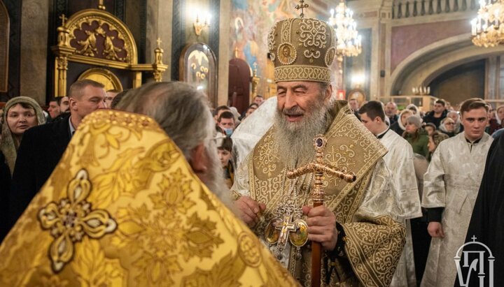 Блаженнейший во время Всенощного бдения в Черновцах. Фото: news.church.ua