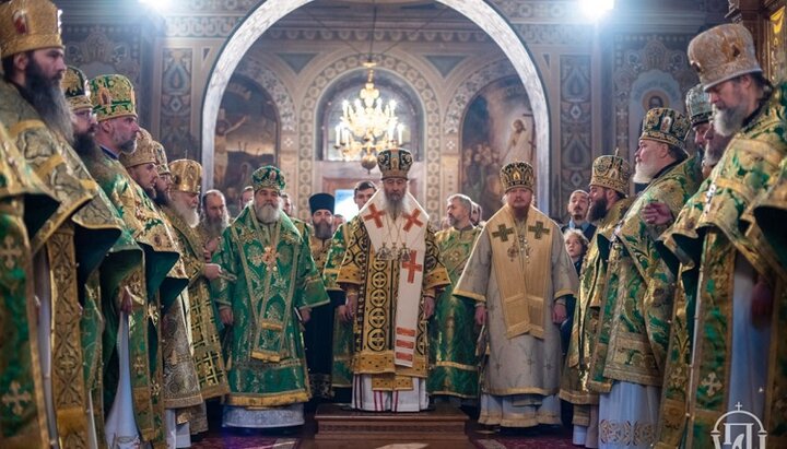 Предстоятель УПЦ в Свято-Троицком Ионинском монастыре. Фото: news.church.ua