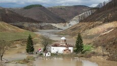 У Сербії через запуск дамби затоплюється стародавній монастир