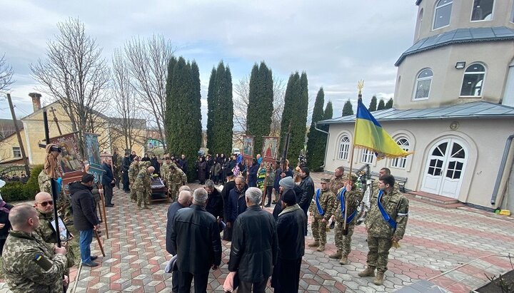 Еще в трех епархиях УПЦ отпели воинов