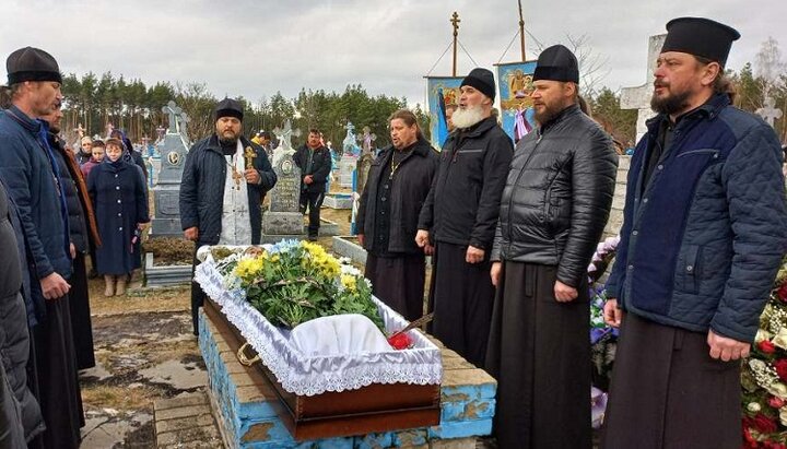 Похороны воина Алексея Вацика в селе Трояновка Волынской епархии УПЦ. Фото: pravoslavna.volyn.ua