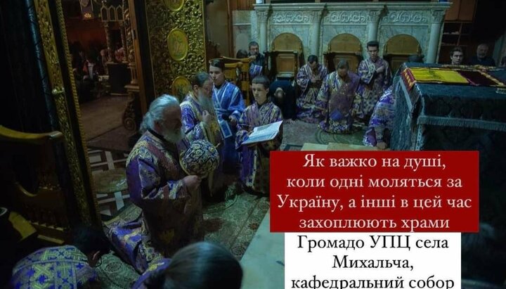 Митрополит Мелетий коленопреклонно молится о мире в Михальче. Фото: facebook.com/orthobuk