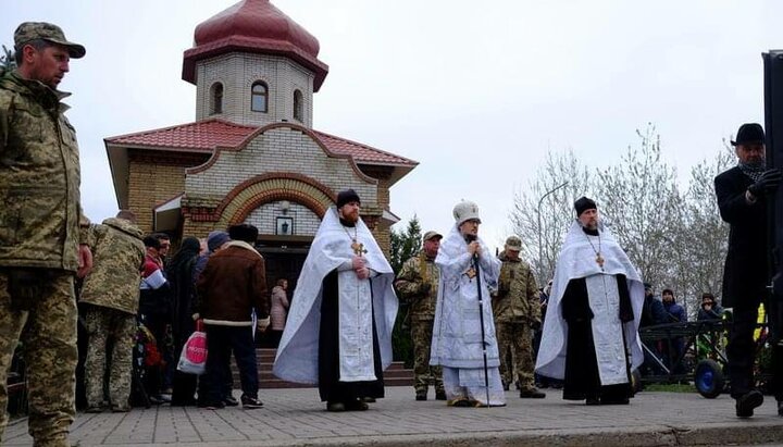 У Полтавській та Чернівецькій єпархіях УПЦ відспівали загиблих воїнів