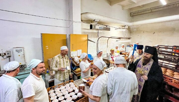 В Одеській єпархії спекли 20 тисяч пасок для мешканців Харкова