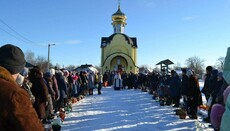 В Пасечной активисты ПЦУ собираются захватить храм УПЦ