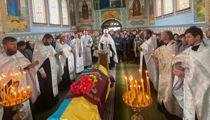 У п'яти єпархіях УПЦ попрощалися із загиблими воїнами