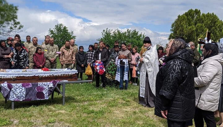 У трьох єпархіях УПЦ попрощалися із чотирма загиблими воїнами