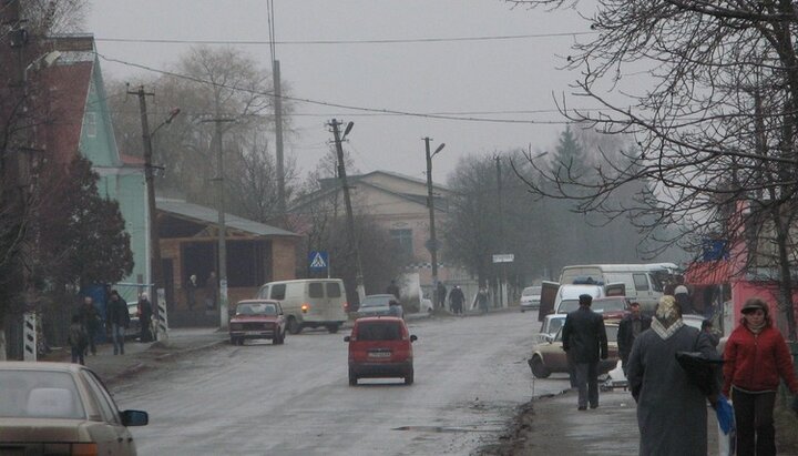 В поселке Ярмолинцы неизвестные сожгли автомобиль священника УПЦ. Фото: uk.wikipedia.org