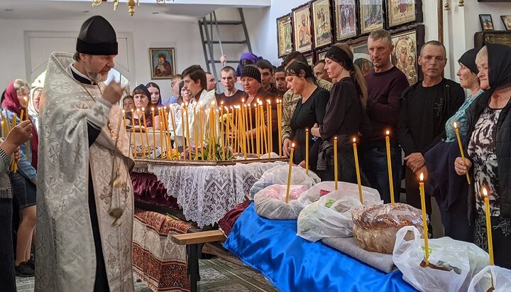 У п'яти єпархіях УПЦ відспівали дев'ятьох воїнів