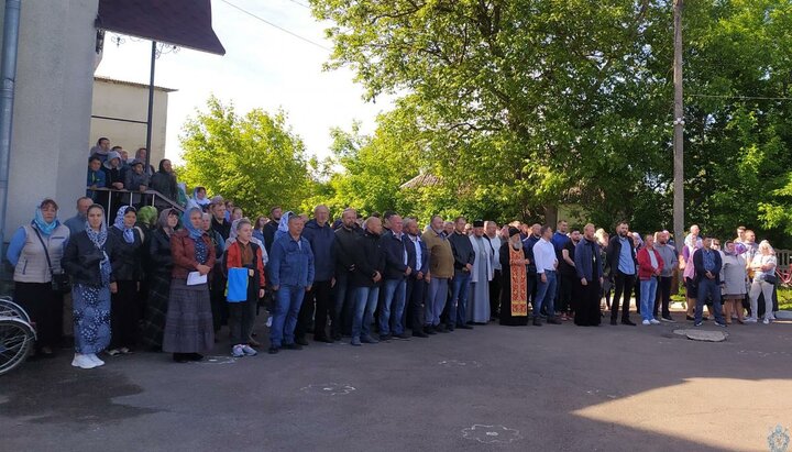 У Попільні пройшло молитовне стояння УПЦ на захист храму від захоплення ПЦУ