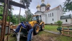 В Буче начали ремонт пострадавшего от войны Петропавловского храма УПЦ