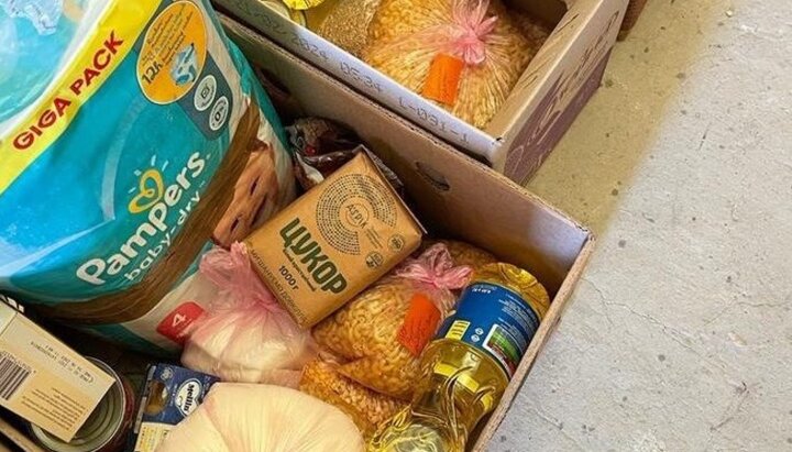 При помощи фонда «Мир вам» в Днепре передали переселенцам 300 продуктовых наборов. Фото: Telegram-канал «Церковь помогает»