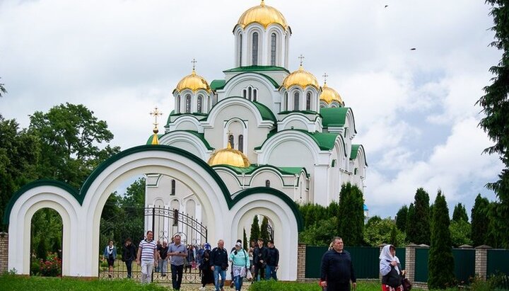 Черкаська єпархія влаштувала безкоштовну паломницьку поїздку для біженців