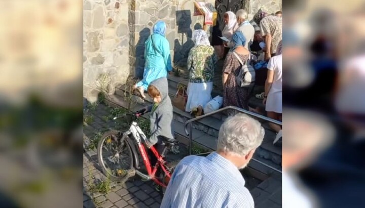 У Дрогобичі люди у військовому влаштували провокацію біля захопленого храму