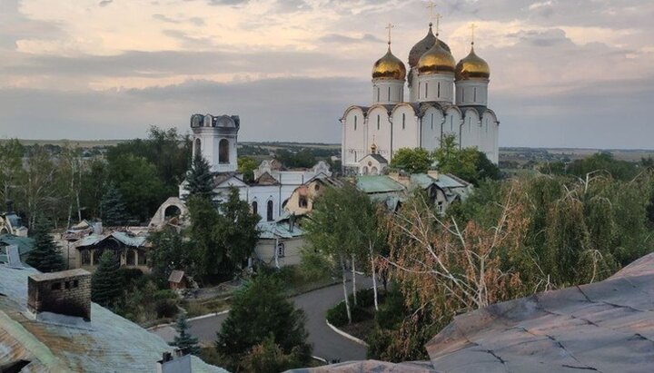 В Донецкой епархии обстреляли Успенский монастырь. Фото: Татьяна Плотникова