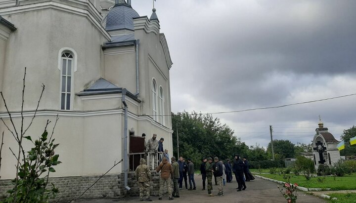 попытка захвата храма в Попельне. Фото: СПЖ