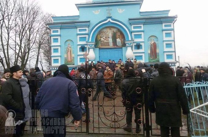 In Ptycha Village UOC-KP Supporters Beat Parishioners of the UOC. Police Take the Side of Violators