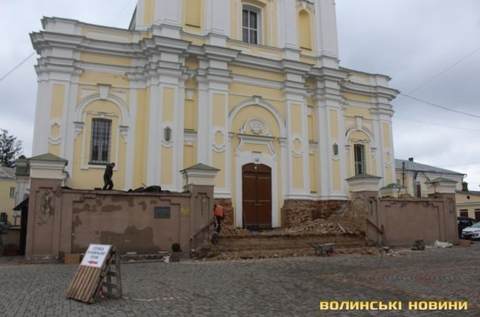 Киевский Патриархат снова обвинили в незаконной застройке Свято-Троицкого собора в Луцке