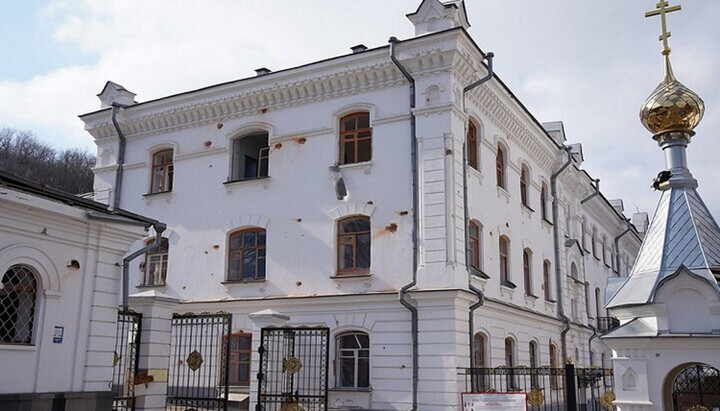 Святогірська лавра після обстрілу. Фото: пресслужба обителі