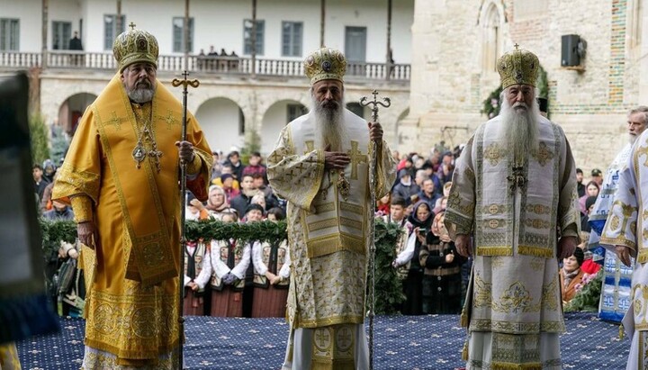 Metropolitan Philip of Poltava officiates at the Neamţ Lavra. Photo: Facebook page of the Poltava Eparchy of the UOC