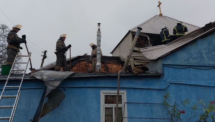 Спасатели ликвидировали пожар в храме Рождества Пресвятой Богородицы в Андреевке. Фото: ГУ ГСНС Украины в Харьковской области 