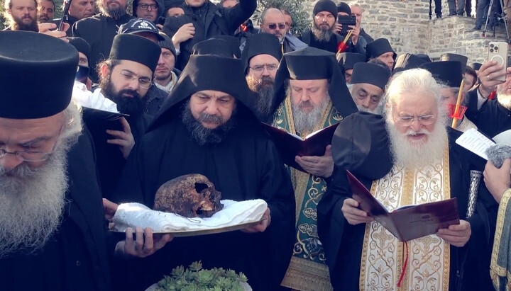 Чин обретения мощей старца. Фото: скриншот с YouTube-канала Holy Great Monastery of Vatopedi