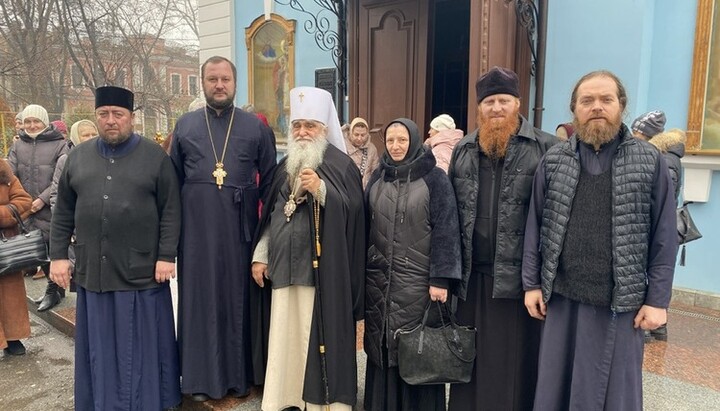 Священники Владимир-Волынской епархии привезли в Николаев печки-буржуйки и теплые вещи. Фото: Facebook-страница «Parafiya St Georgiya»