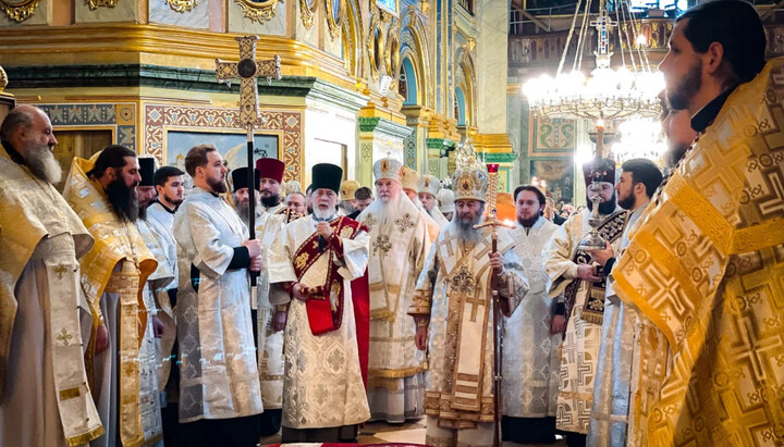 Божественная литургия в Успенском соборе Почаевской лавры. Фото: news.church.ua