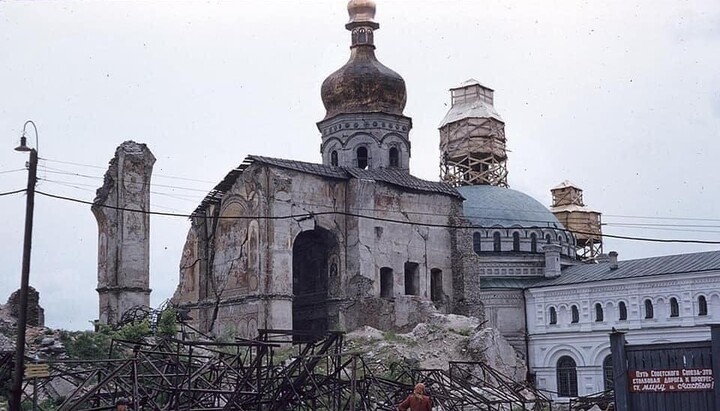 А де були ті, хто каже Лаври – «наші», коли їх відновлювали після розрухи