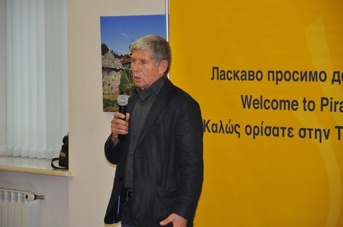 Єпископ УПЦ взяв участь у відкритті фотовиставки Костаса Асіміса про будні Афону