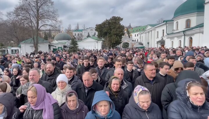 Liturghie în aer liber. Imagine: news.church.ua