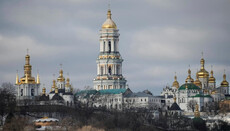 Викладачі КДАіС різними мовами закликали світ до захисту Лаври