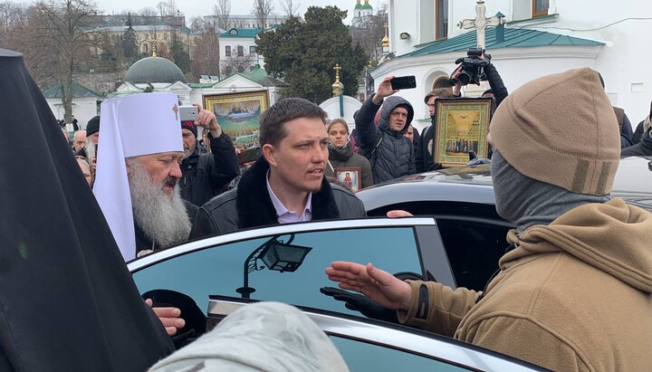 Митрополит Павел і адвокат Лаври протоієрей Никита Чекман. Фото: СПЖ