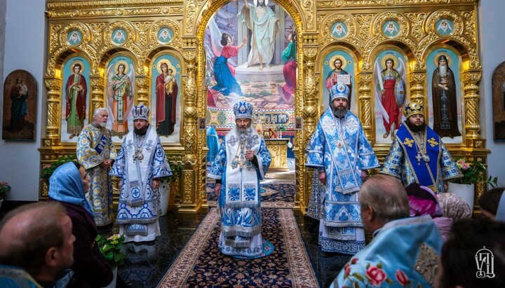 Блаженнейший возглавил литургию в Благовещенском храме Киева