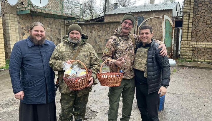 Пасхальные подарки военным от Киевской епархии УПЦ. Фото: news.church.ua