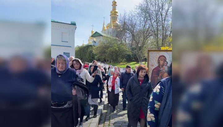 Віряни захищають київську Лавру. Фото: Telegram-канал «LAVRA.Live»