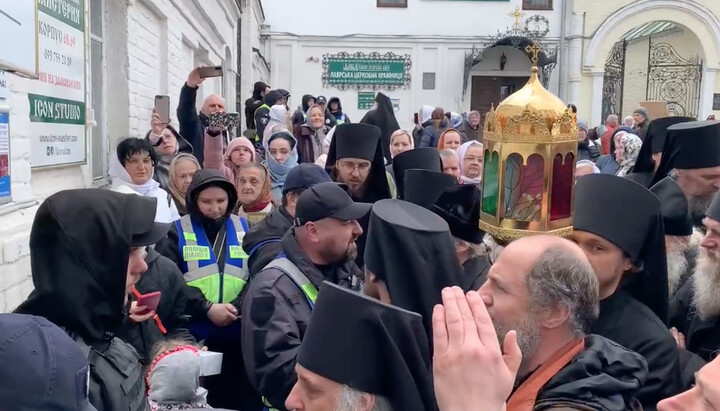 Police don’t allow Lavra’s monks who went out on cross procession to return