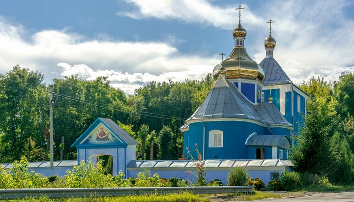 Свято-Покровский храм в с. Адамовка. Фото: страница Виньковецкого благочиния УПЦ в Facebook 