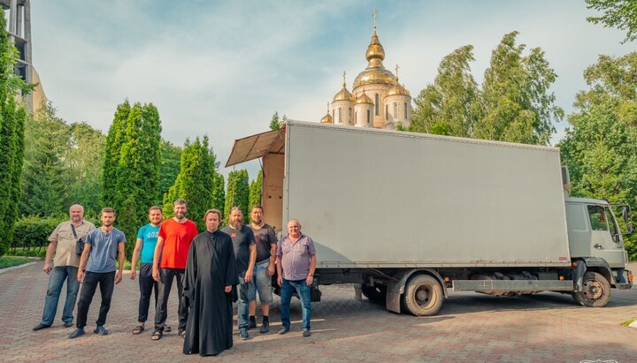 Гумдопомога для жителів Херсона. Фото: cherkasy.church.ua